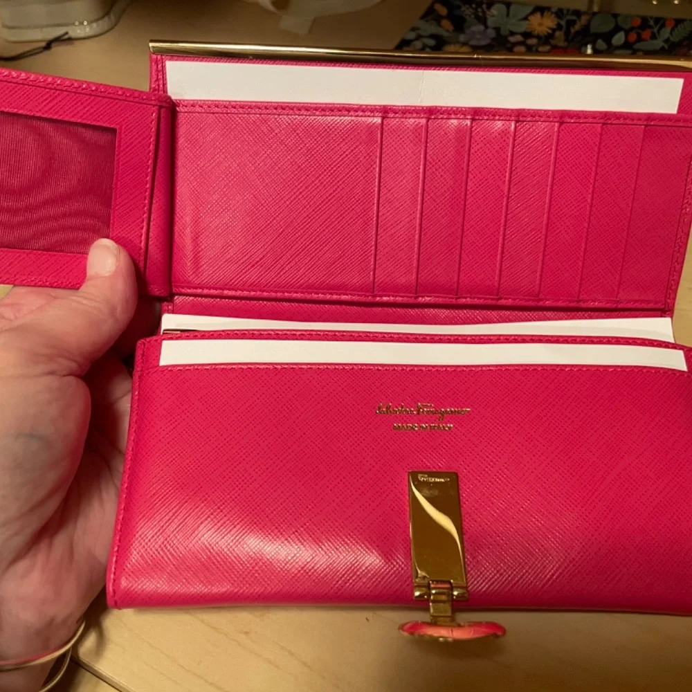 Salvatore Ferragamo Wallet - Picture 4 of 8